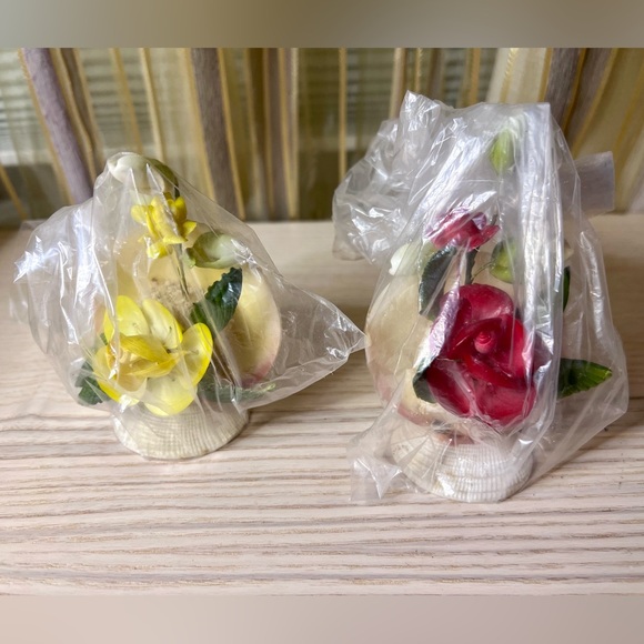 Mini Shell Flower Arrangement - Picture 4 of 5